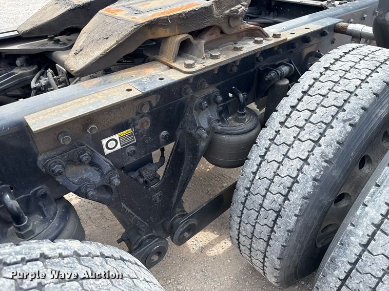 image for item EJ4584 2020 Kenworth T880 semi truck