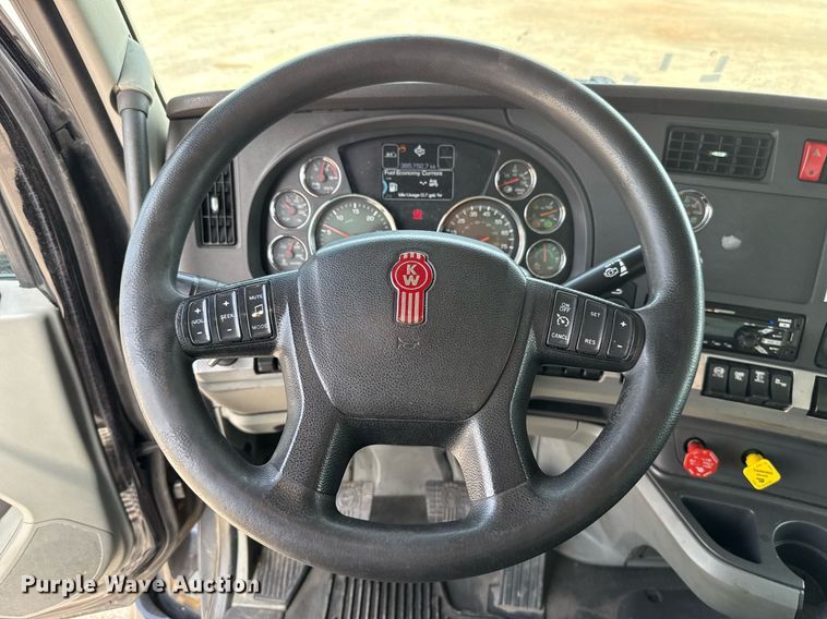 image for item EJ4584 2020 Kenworth T880 semi truck