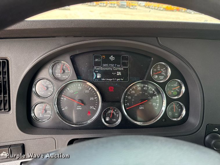 image for item EJ4584 2020 Kenworth T880 semi truck