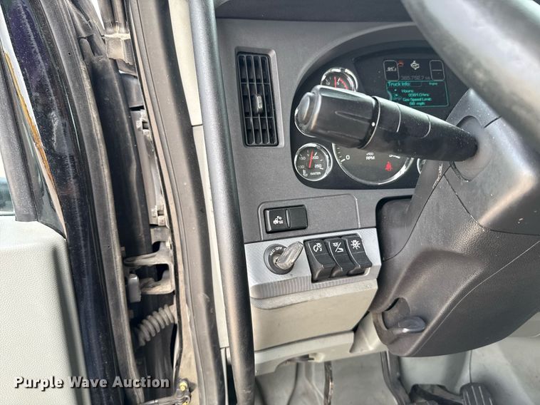 image for item EJ4584 2020 Kenworth T880 semi truck