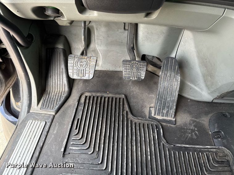 image for item EJ4584 2020 Kenworth T880 semi truck