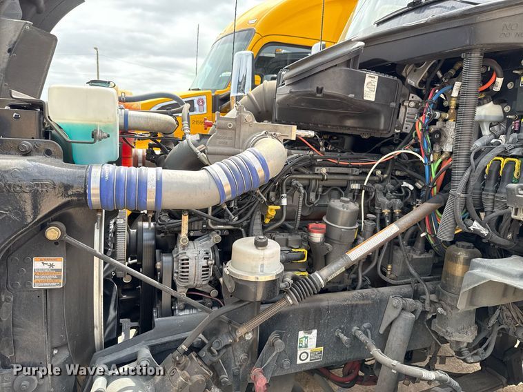 image for item EJ4584 2020 Kenworth T880 semi truck