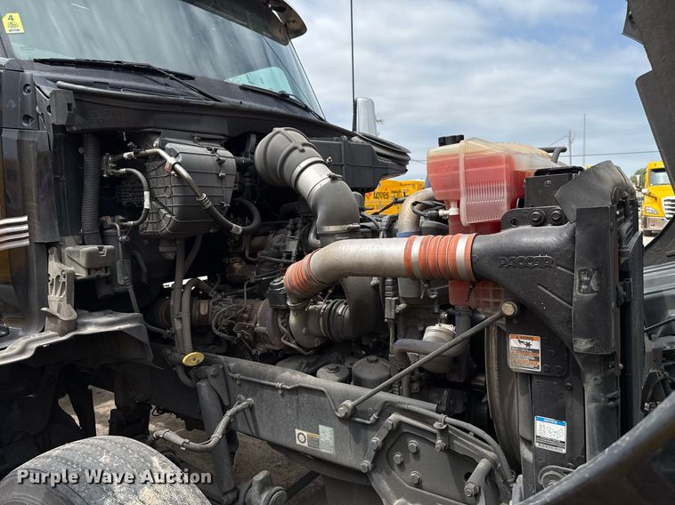 image for item EJ4584 2020 Kenworth T880 semi truck