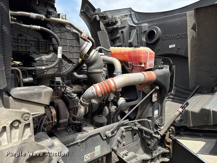 image for item EJ4584 2020 Kenworth T880 semi truck