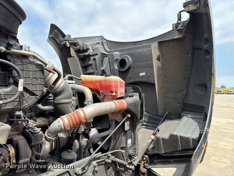 image for item EJ4584 2020 Kenworth T880 semi truck