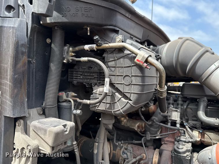 image for item EJ4584 2020 Kenworth T880 semi truck