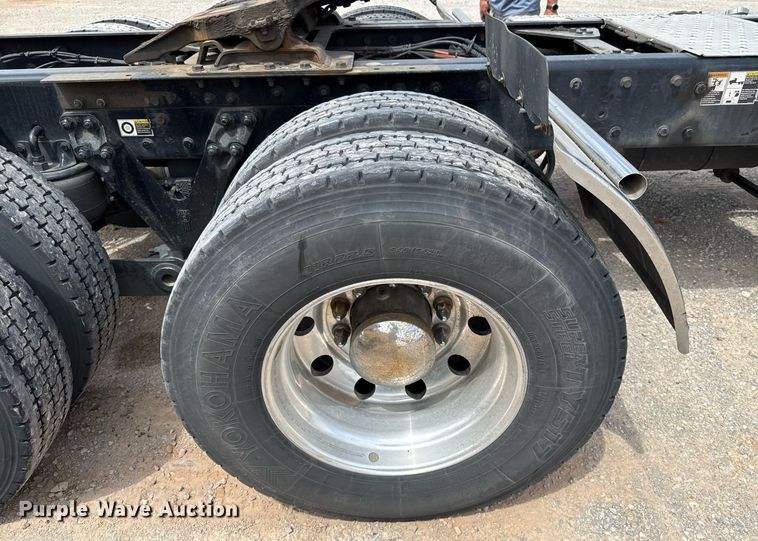 image for item EJ4584 2020 Kenworth T880 semi truck