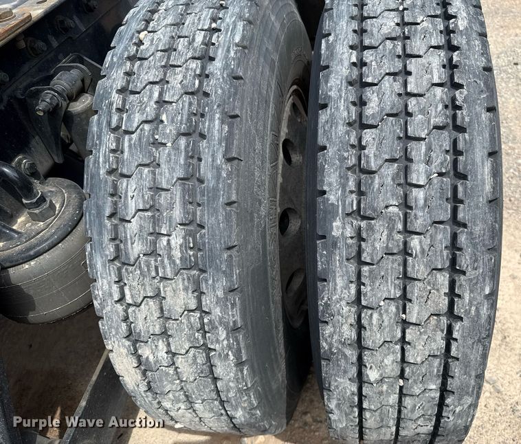 image for item EJ4584 2020 Kenworth T880 semi truck