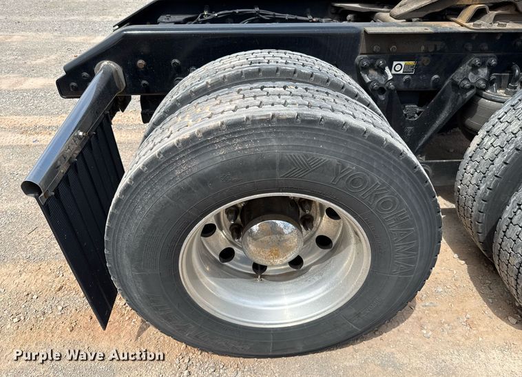 image for item EJ4584 2020 Kenworth T880 semi truck