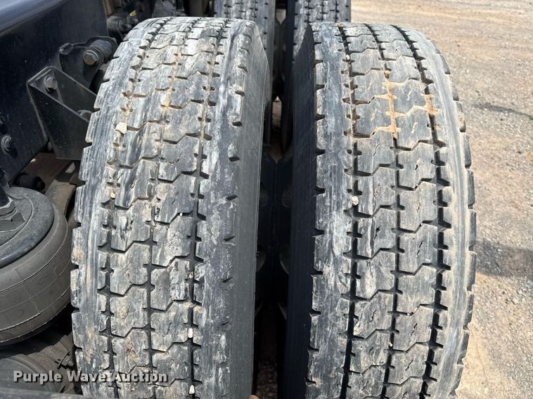 image for item EJ4584 2020 Kenworth T880 semi truck