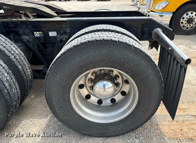 image for item EJ4584 2020 Kenworth T880 semi truck