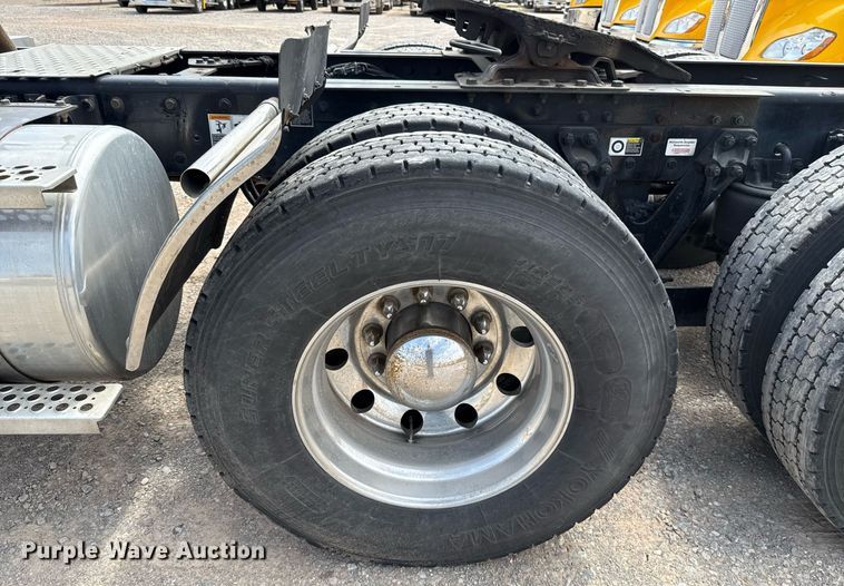 image for item EJ4584 2020 Kenworth T880 semi truck