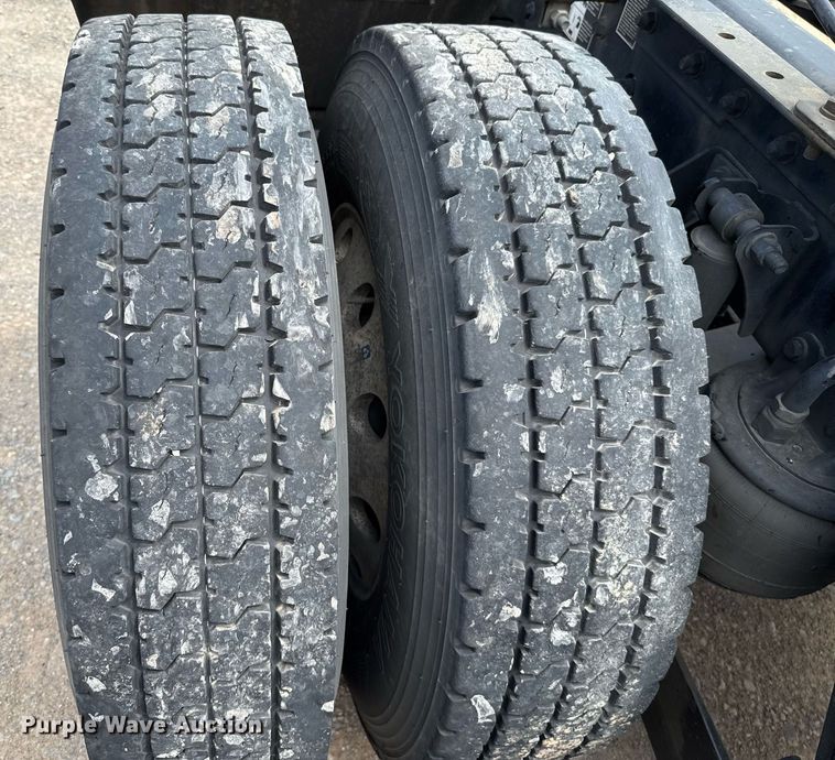 image for item EJ4584 2020 Kenworth T880 semi truck