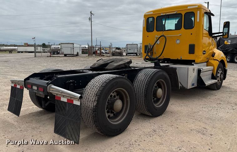 image for item EJ4585 2021 Kenworth T680 semi truck