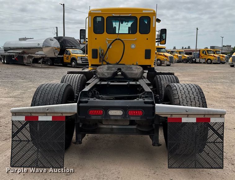 image for item EJ4585 2021 Kenworth T680 semi truck