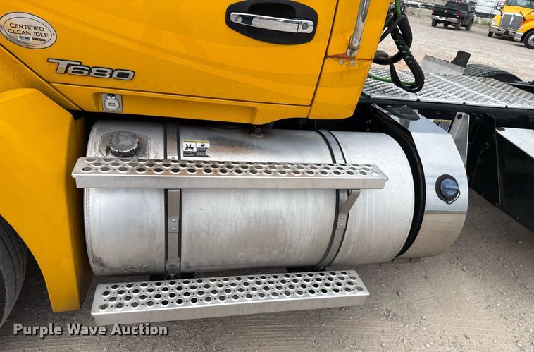 image for item EJ4585 2021 Kenworth T680 semi truck