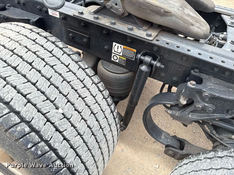 image for item EJ4585 2021 Kenworth T680 semi truck