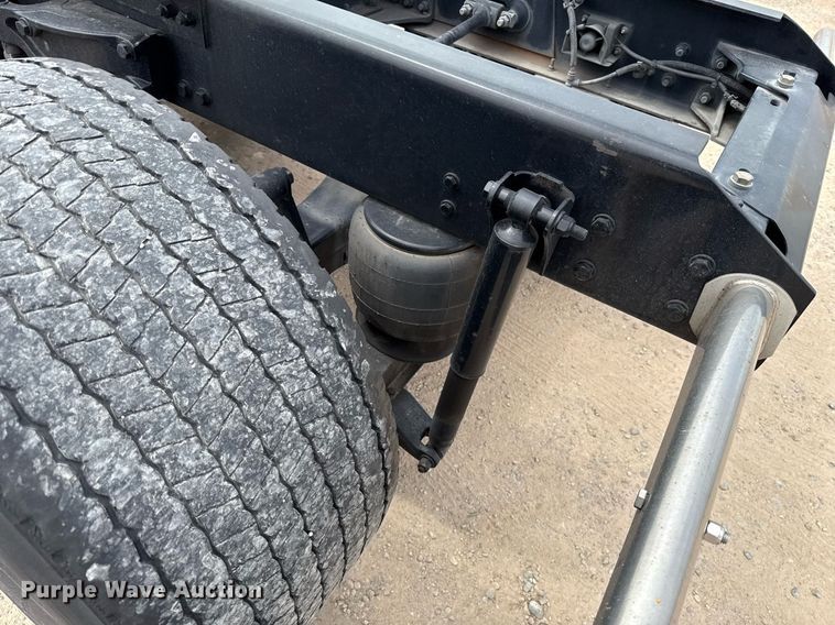 image for item EJ4585 2021 Kenworth T680 semi truck