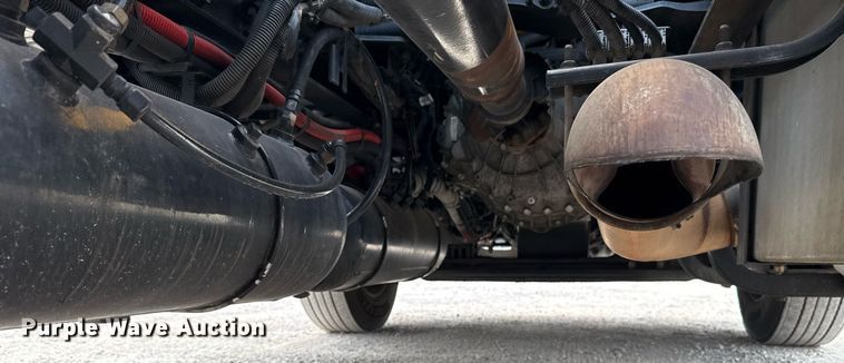 image for item EJ4585 2021 Kenworth T680 semi truck