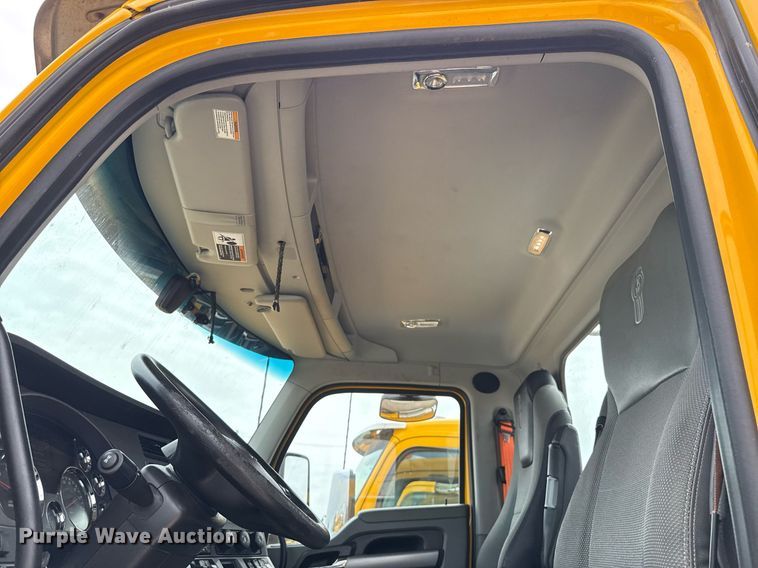 image for item EJ4585 2021 Kenworth T680 semi truck