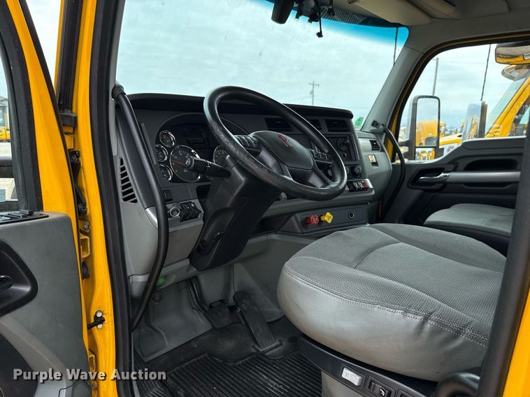 image for item EJ4585 2021 Kenworth T680 semi truck