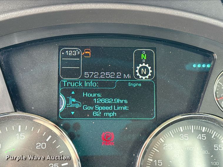 image for item EJ4585 2021 Kenworth T680 semi truck