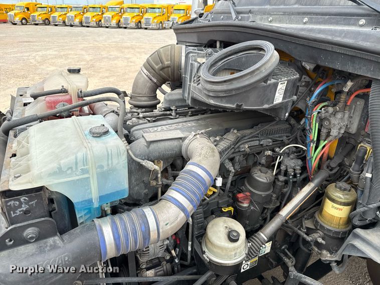 image for item EJ4585 2021 Kenworth T680 semi truck