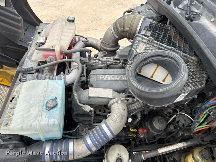 image for item EJ4585 2021 Kenworth T680 semi truck