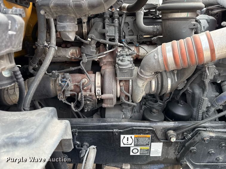 image for item EJ4585 2021 Kenworth T680 semi truck