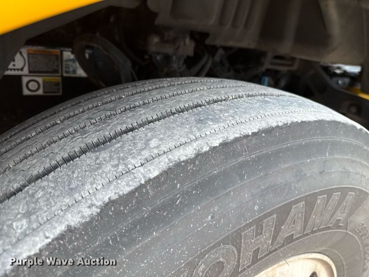 image for item EJ4585 2021 Kenworth T680 semi truck