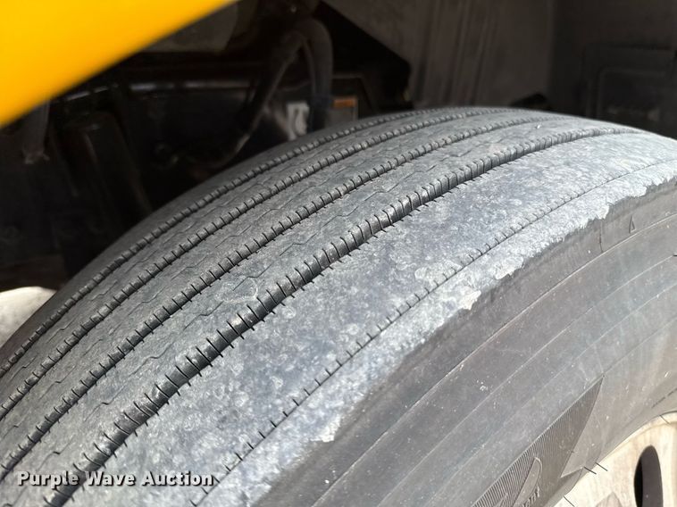 image for item EJ4585 2021 Kenworth T680 semi truck