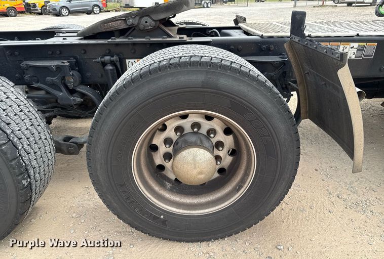 image for item EJ4585 2021 Kenworth T680 semi truck