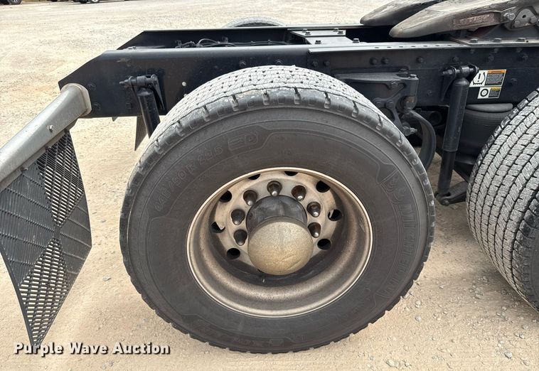 image for item EJ4585 2021 Kenworth T680 semi truck