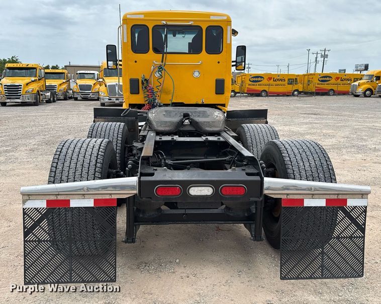 image for item EJ4586 2022 Kenworth T680 semi truck