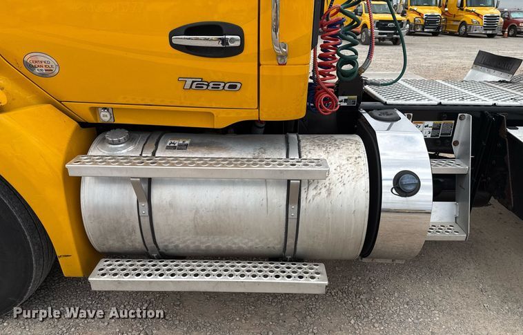 image for item EJ4586 2022 Kenworth T680 semi truck