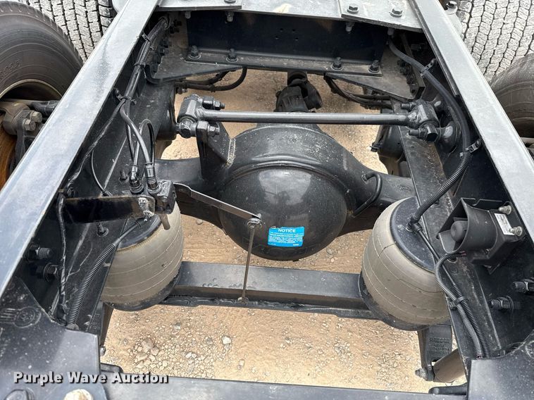 image for item EJ4586 2022 Kenworth T680 semi truck