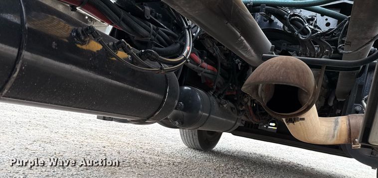 image for item EJ4586 2022 Kenworth T680 semi truck