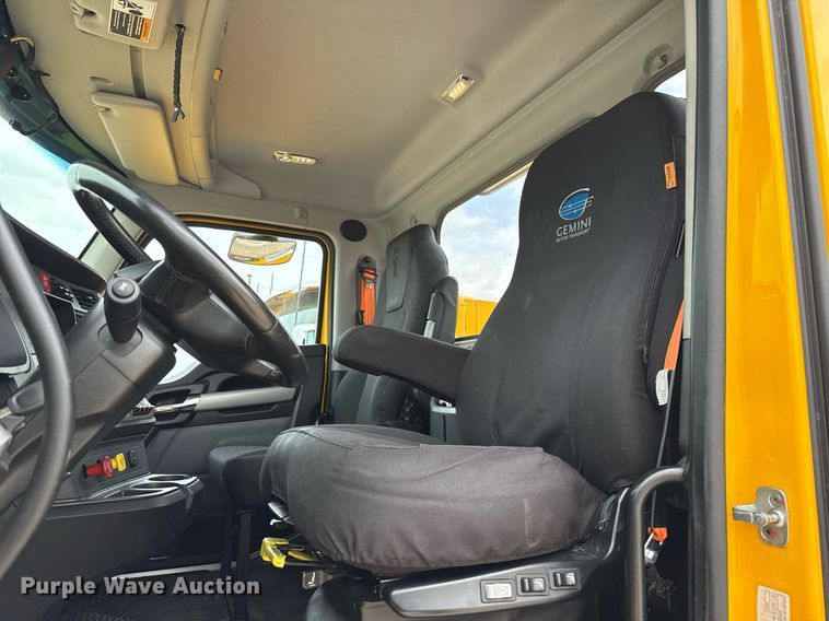 image for item EJ4586 2022 Kenworth T680 semi truck