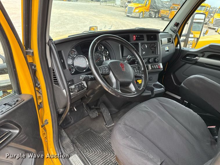 image for item EJ4586 2022 Kenworth T680 semi truck