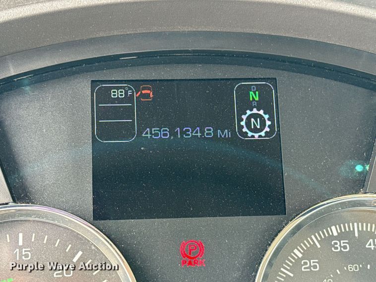 image for item EJ4586 2022 Kenworth T680 semi truck