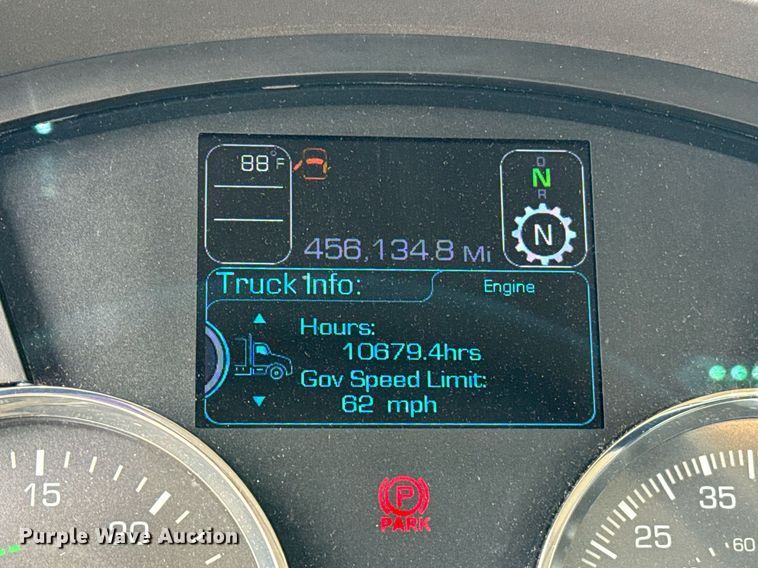 image for item EJ4586 2022 Kenworth T680 semi truck