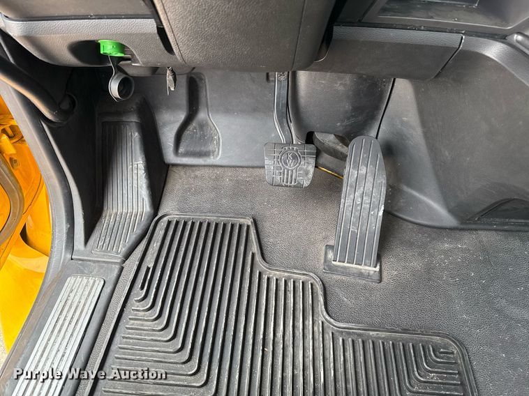 image for item EJ4586 2022 Kenworth T680 semi truck