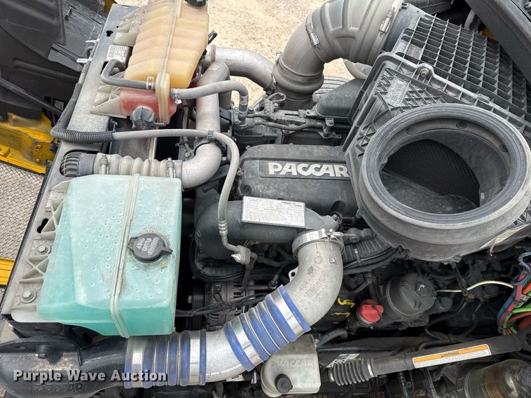 image for item EJ4586 2022 Kenworth T680 semi truck