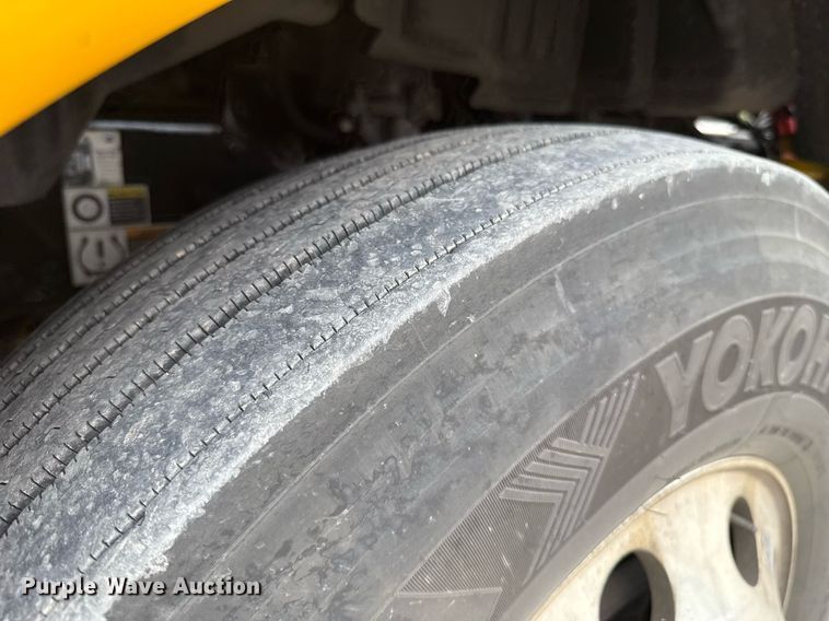 image for item EJ4586 2022 Kenworth T680 semi truck