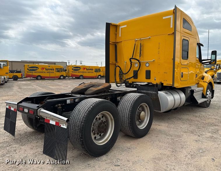image for item EJ4587 2021 Kenworth T680 semi truck