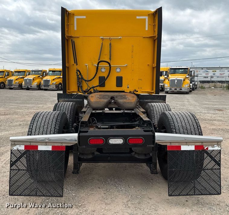 image for item EJ4587 2021 Kenworth T680 semi truck