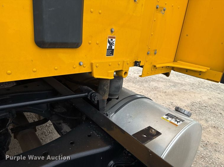 image for item EJ4587 2021 Kenworth T680 semi truck