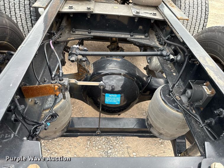 image for item EJ4587 2021 Kenworth T680 semi truck