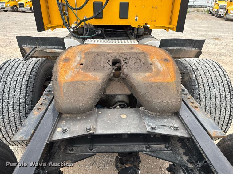 image for item EJ4587 2021 Kenworth T680 semi truck