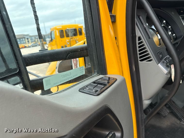 image for item EJ4587 2021 Kenworth T680 semi truck